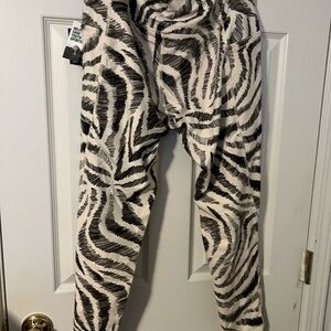 NWT DSG Momentum 7/8 length Zebra Print Leggings